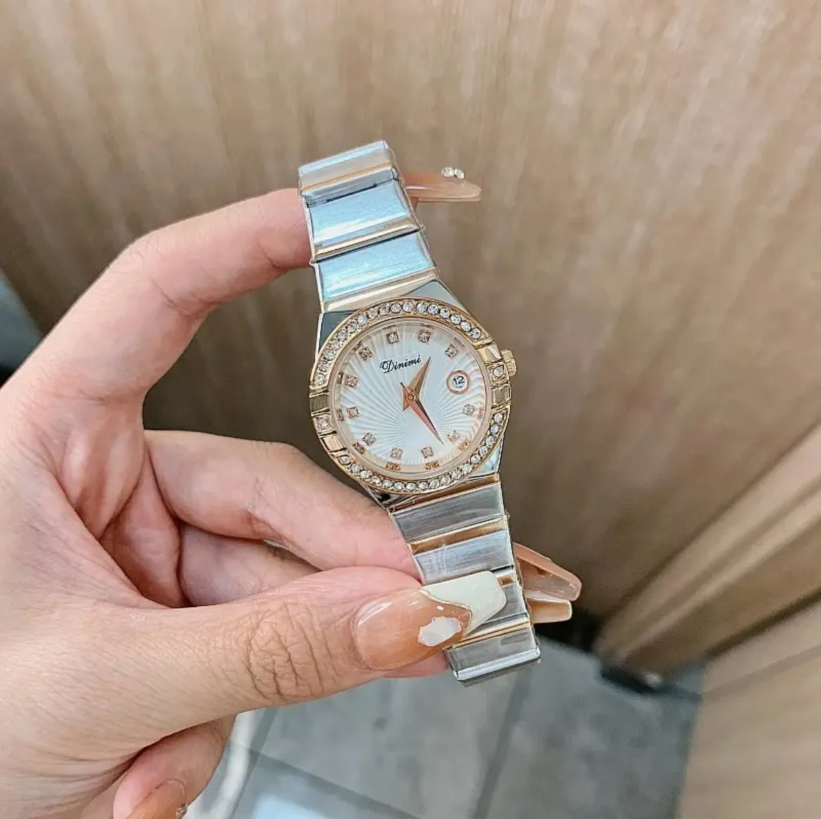 

2025 ГОРЯЧИЕ! Модные женские часы, водонепроницаемые часы из нержавеющей стали со светящейся датой для женщин, элегантные кварцевые женские наручные часы