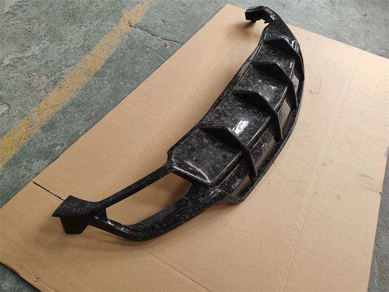 

Forged Pattern Carbon Fiber Body Kit for Lamborghini URUS TC Style Forged Pattern Rear Bumper Diffuser Body Kit