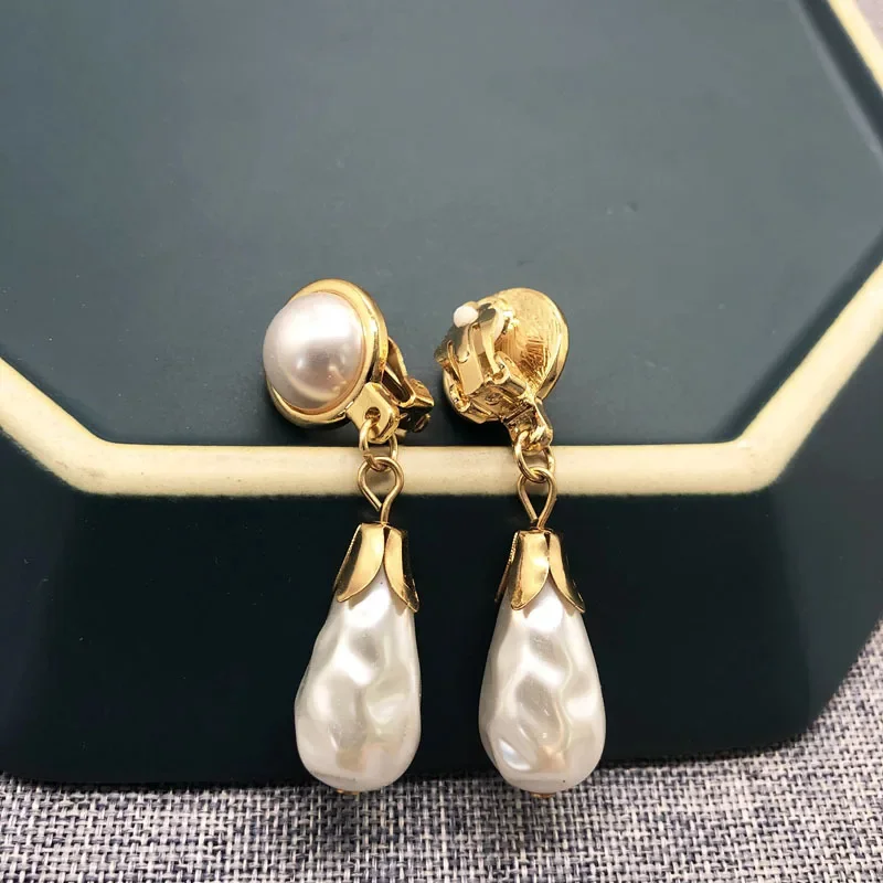 2023 New Ear Clips Vintage Water Drop Drop Ear Clips Mid-length Ear Clip Stud Earrings Baroque Pearl Lava Effect Stud Earrings