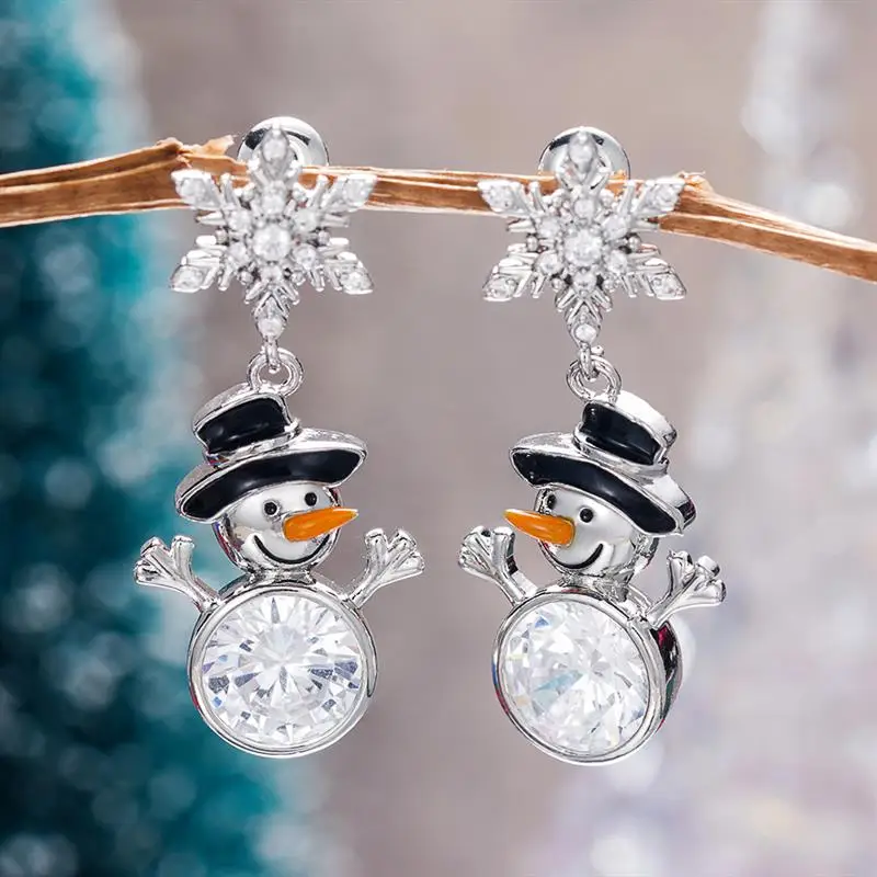 Huitan Niedliche Schneemann-Ohrhänger für Damen mit glänzendem Zirkonia, Weihnachts-Emaille-Accessoires, romantischer Winterschmuck für Damen