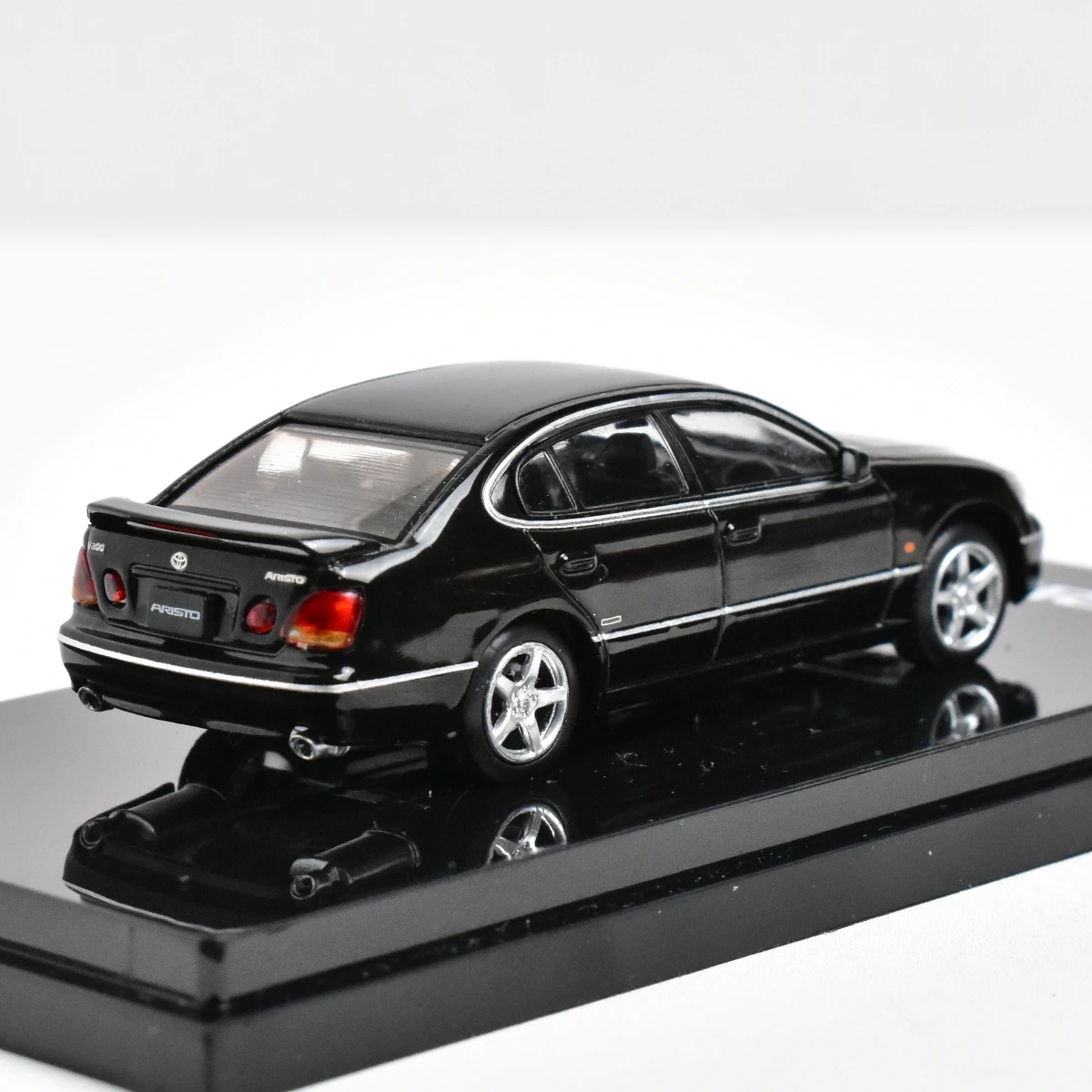 Hobby Japan 1:64 ARISTO V300 Diecast Model Car