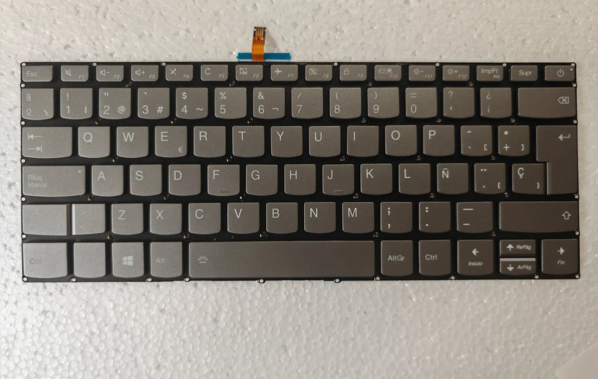 

Испанская клавиатура с подсветкой для LENOVO 320-14ISK 320S-14IKB 320S-14IKBR S145-14AST S145-14IGM S145-14IKB S145-14IML V130-14IKB