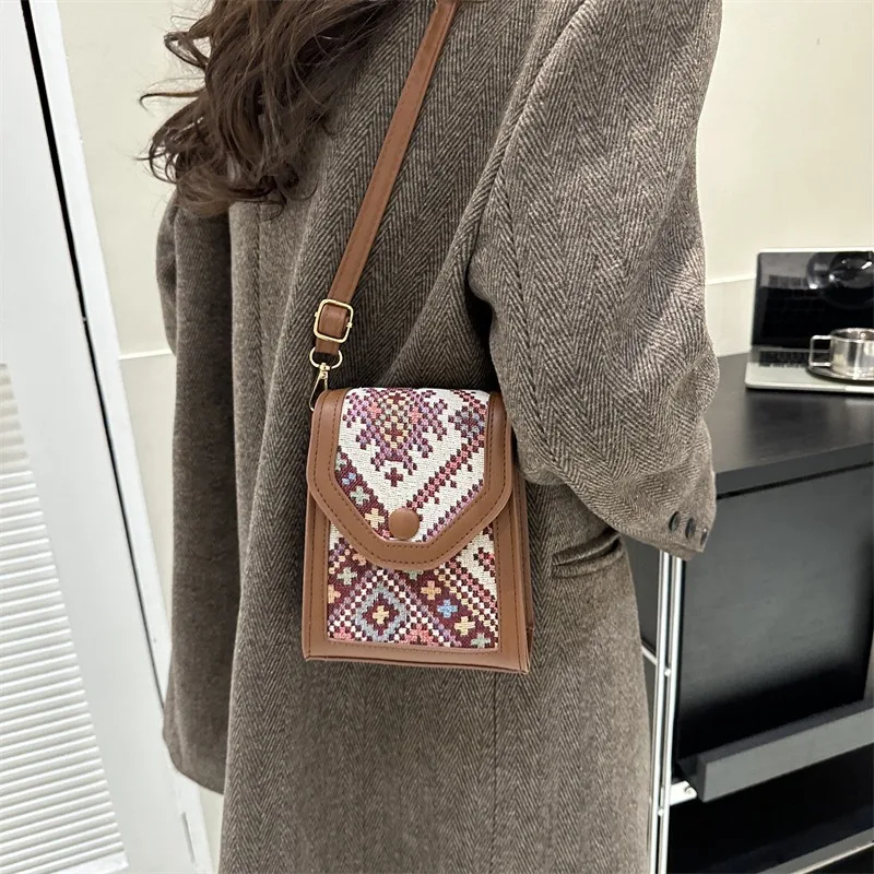 

Retro Fashion Small Crossbody Bag for Women Popular Korean Single Crossbody Bag Winter New Phone Luxury Designer Shoulder Bag