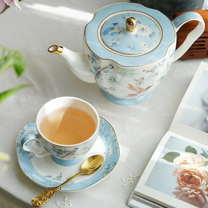 British bone porcelain afternoon tea set, exquisite coffee cup and plate set, European high-end coffee pot