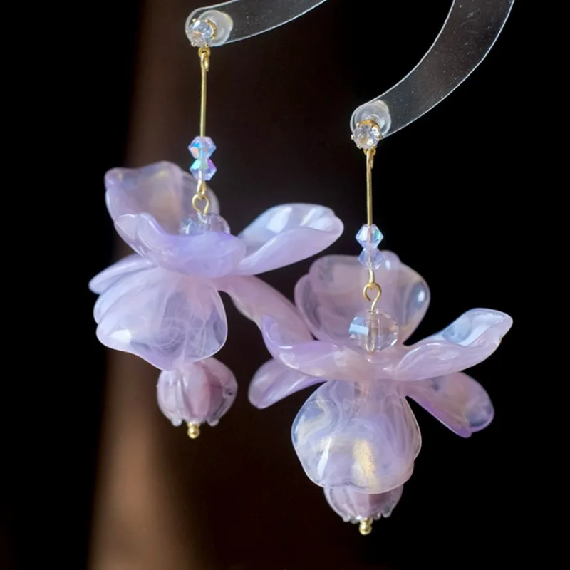 

2025 New Arrival Purple Lily Of The Valley Flower Exaggerated Crystal Dangle Earrings Three-dimensional Petal Earrings Female