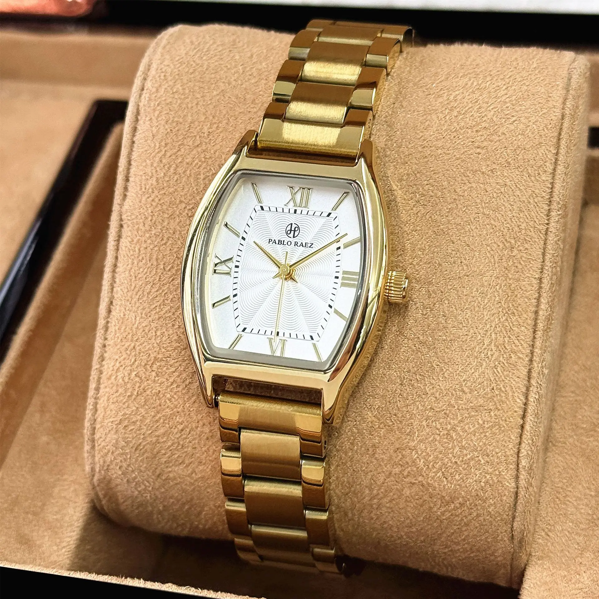 

Women Quartz Watch Gold Bracelet Watch Temperament Ladies Fashion light luxury Clock Watches Has box and regulator