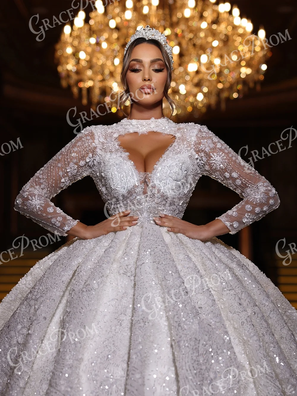 Edles, exquisites Ballkleid, schickes, langärmliges Hochzeitskleid mit Ausschnitten, funkelndes, anmutiges, mit Perlen besetztes, maßgeschneidertes Brautkleid