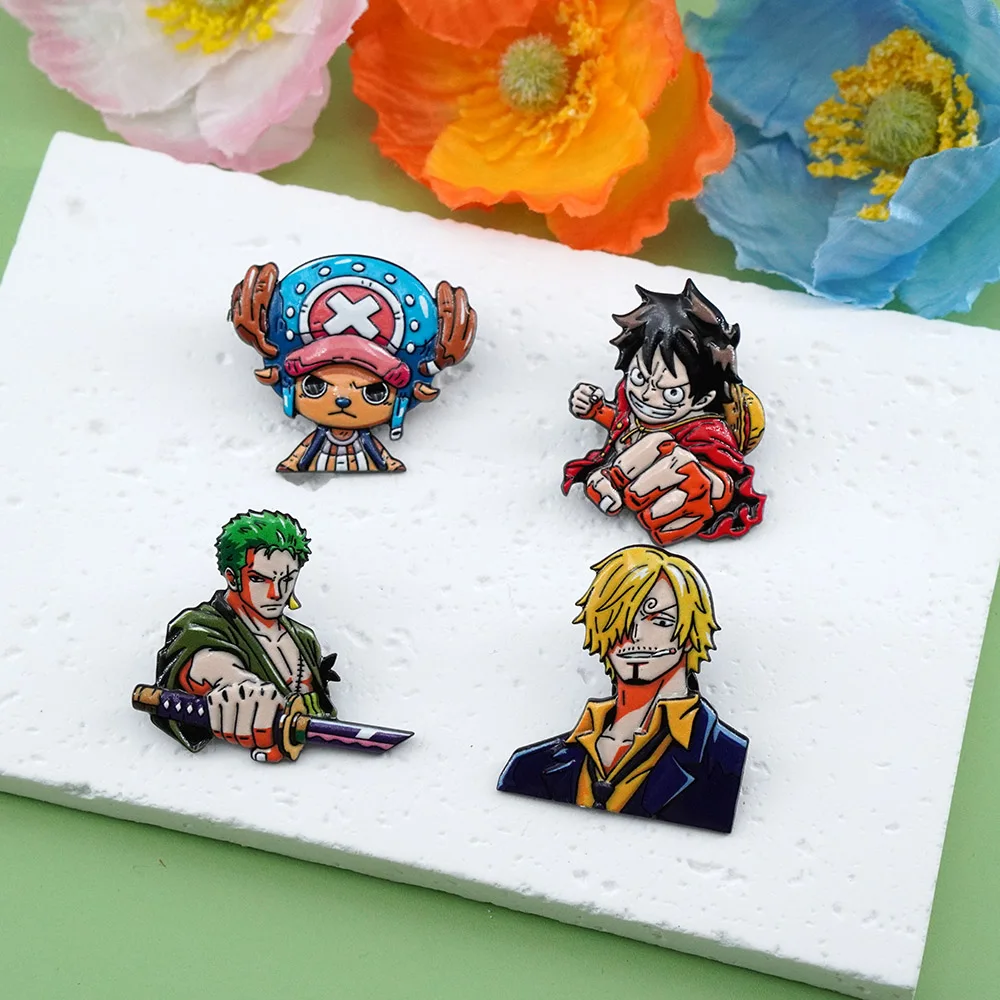 4 Stück Anime One Piece Emaille-Anstecknadeln Luffy Zoro Sanji Chopper Metall-Broschen Strohhut-Piraten Revers-Abzeichen Rucksack-Deko