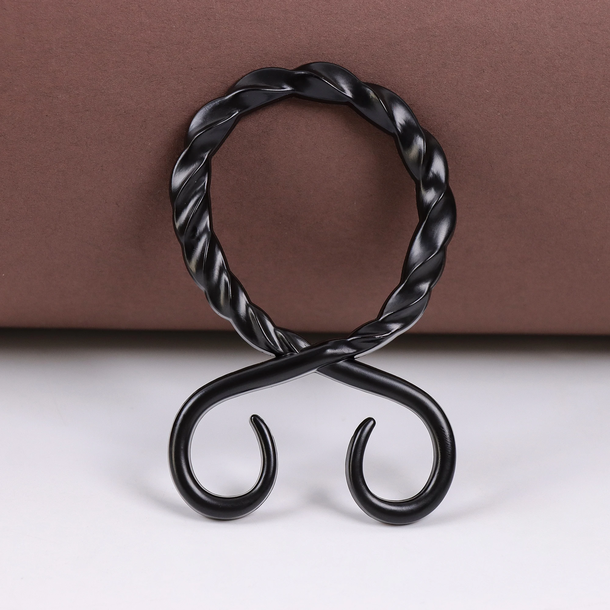 حزام عقدة ساحرة كلاسيكية للنساء - حلقة معدنية سوداء مع حبل مضفر بني، لجميع القديسين، زي الهالوين