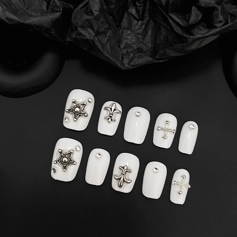 Nail art carré court pressé à la main, beaux faux ongles, croix de diamant blanc simple, adapté aux femmes à utiliser, 10 pièces