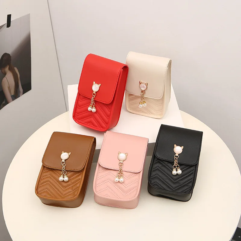 Mobile phone  women's messenger bag summer new 2024 pendant pearl change embroidered shoulder bag