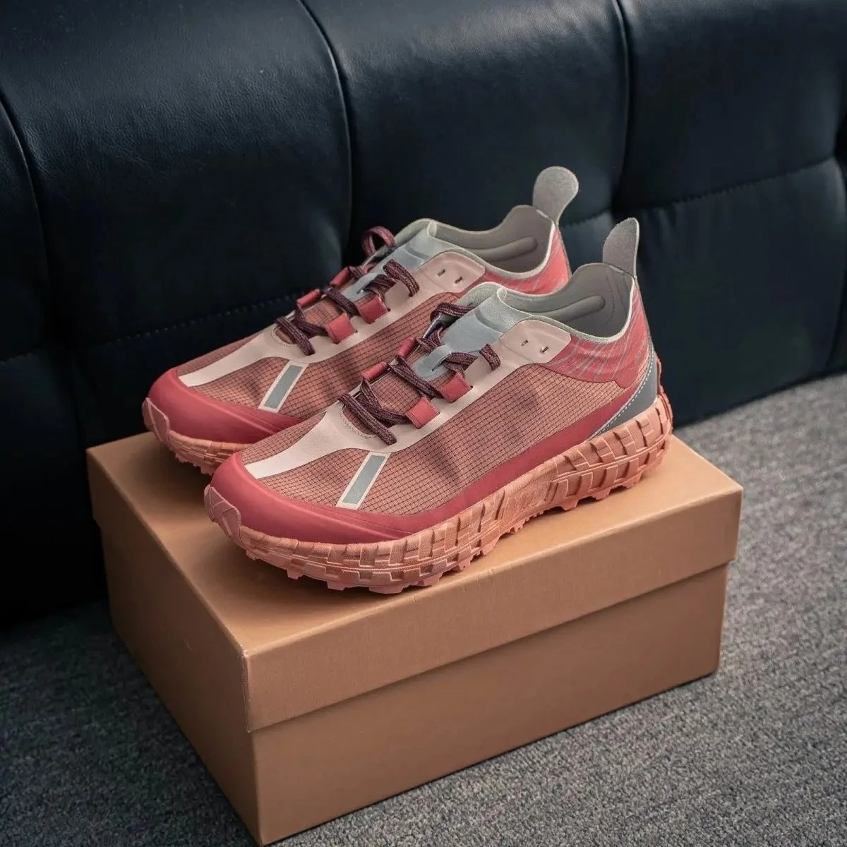 26SS Unisex Trail Running Shoes Red Low Top Comfort Breathable Durable Dyneema Outdoor Hiking