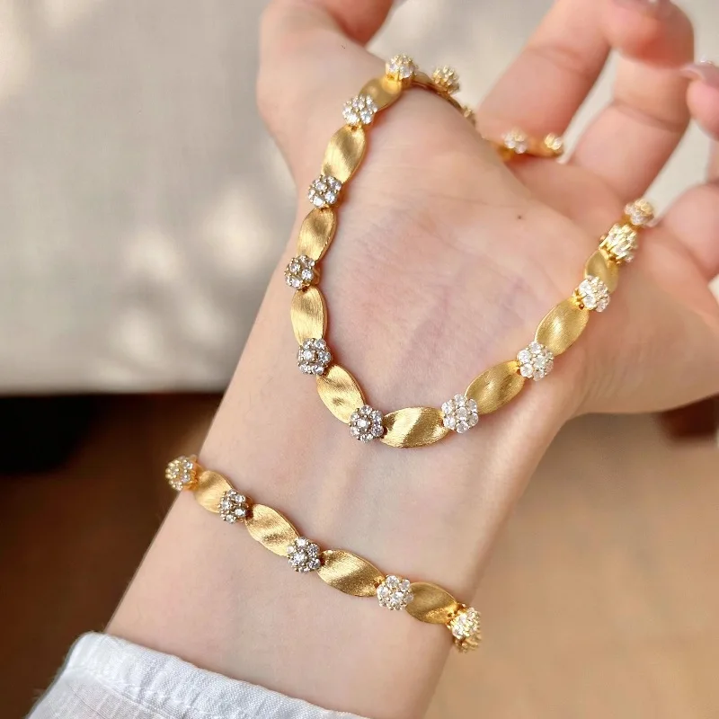 

Retro Exquisite Brushed Satin Bracelet Noble Sophisticated Temperament Fashion Jewelry Accessory