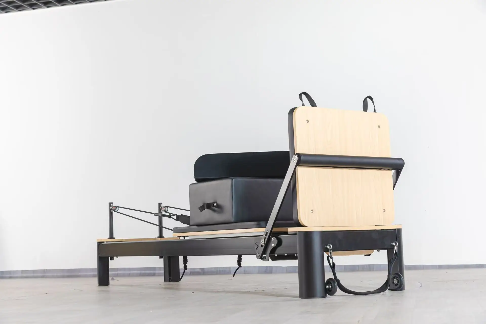 v*-Commercial Support Aluminum Alloy Pilates Reformer with German Springs Reformer De Pilates  OEM for Sale