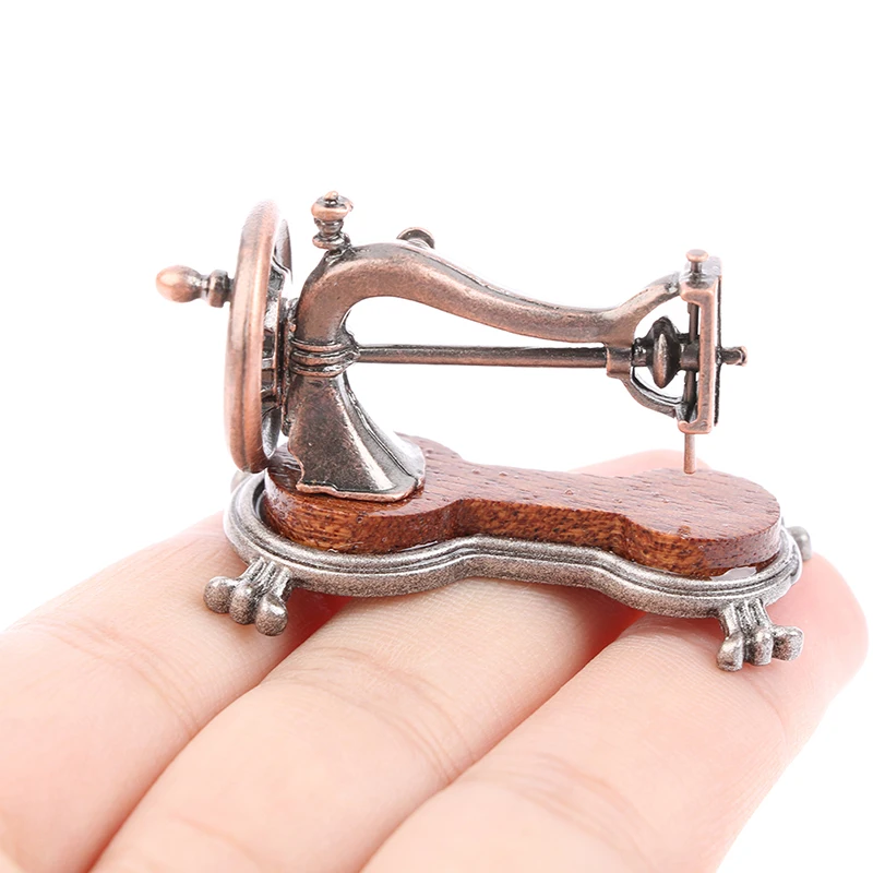 1:12 Dollhouse Miniature Vintage Sewing Machine Model Furniture Accessories Mini Alloy Sewing Machine Doll Home Decoration Gift