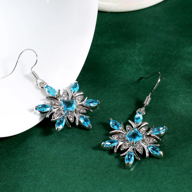 Christmas Theme Drop Earrings Snowflake Shaped Zircon Pendant Dangle Earrings For Women Sweet Drop Earrings Wedding Jewelry