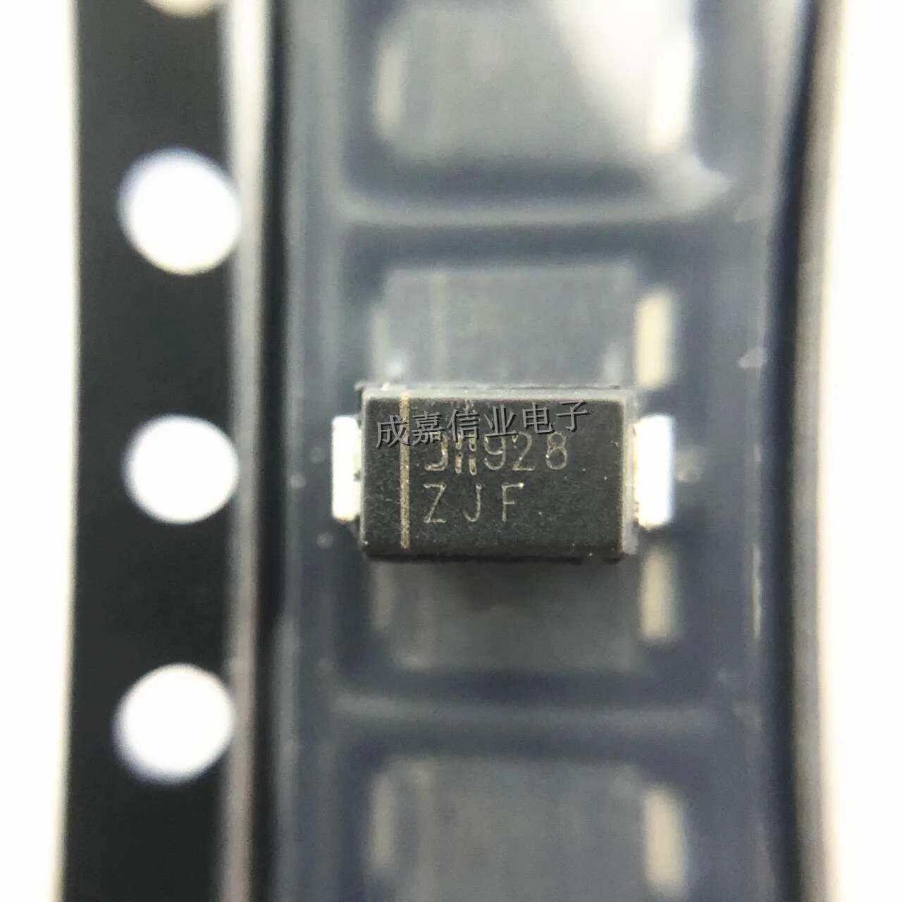 

100pcs/Lot SMAZ18-13-F DO-214AC SMA MARKING;ZJF Diode Zener Single 18V 5% 1W 2-Pin Operating Temperature:- 65 C-+ 150 C