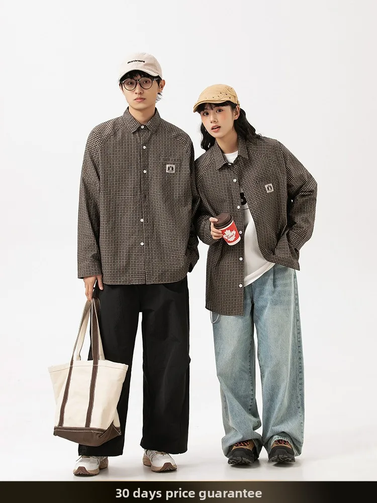 

Новая весенне-летняя мужская рубашка в американском ретро-стиле с вышивкой и клетчатым узором, свободного кроя, с длинным рукавом, модная верхняя одежда для пар, хлопковая, молодежная, стильная.