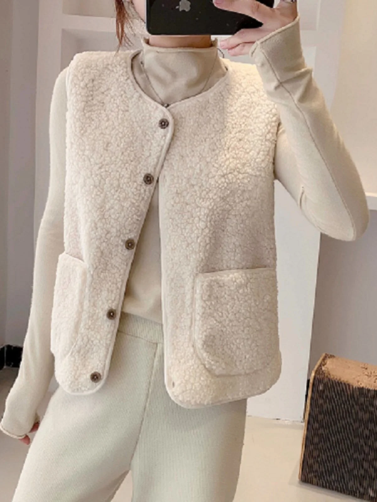 

Ladies ort Lamb Fur Vest 2024 Spring Autumn Korean Sle Leather And Fur Inteated Versatile Faionable round Ne Button...