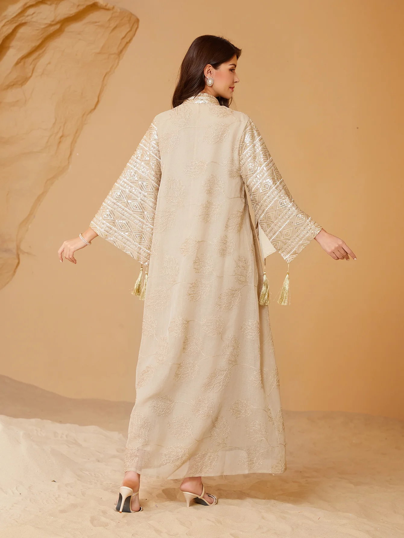 Saudi Arabian Middle Eastern Muslim Women's Robes: European and American-style High-end Embroidered Sequin Plus-size Dresses.