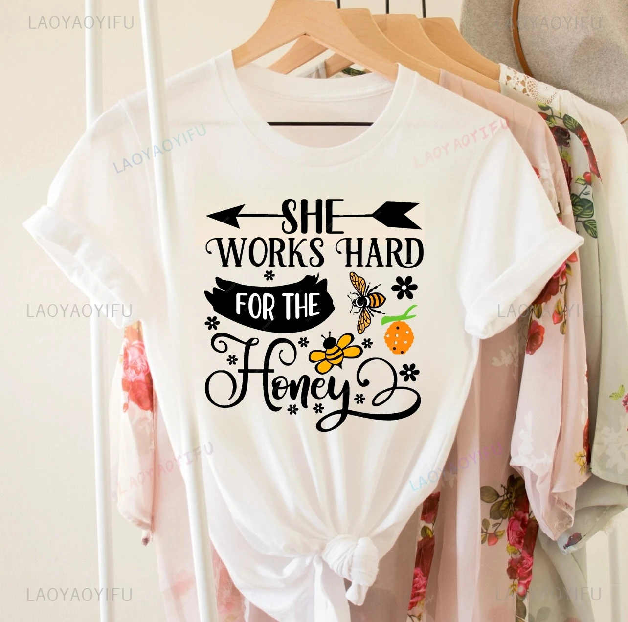 Honey Lover and Bee Lover T-Shirt, Lady Imker Freizeithemd, She Works Hard for Honey Shirt, Imker-Mode-Shirt