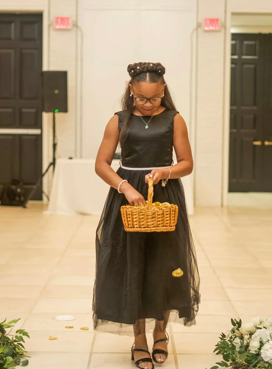 فستان وصيفة العروس من الساتان للفتيات على شكل زهرة على شكل حرف V مفتوح الظهر طويل على شكل حرف A فساتين حفلات الزفاف فستان حفلة الأميرة