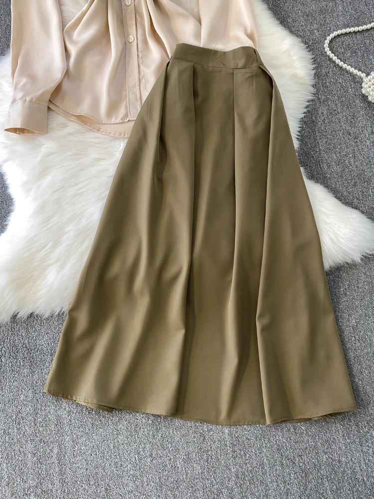 Licht volwassen retro satijnen taille afslankend overhemd met kraag, modieuze hoge taille, middellange paraplurok, tweedelige set