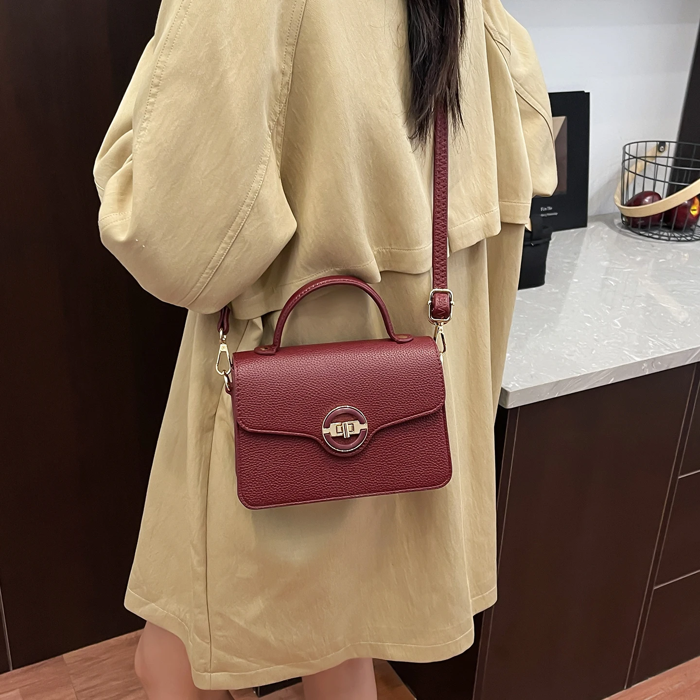 

Elegant Women’s Leather Classic Fashion Designer Shoulder Tote Bag Luxury Crossbody Handbag For Modern Daily Urban Activities