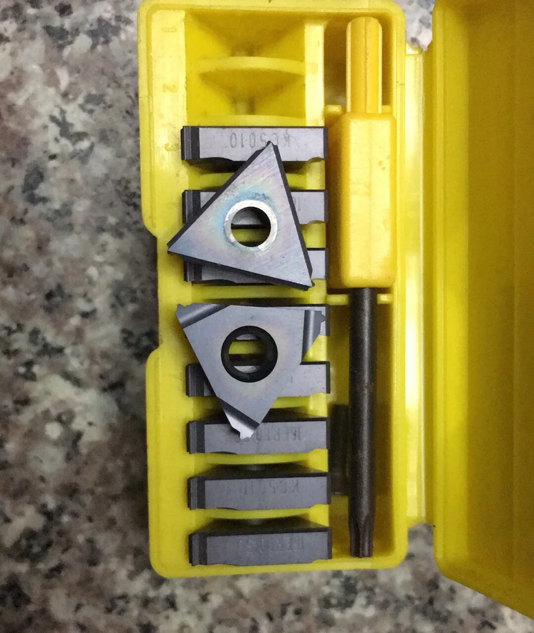 

Hard alloy cutting blades LT-16NR1.25ISO KC5010