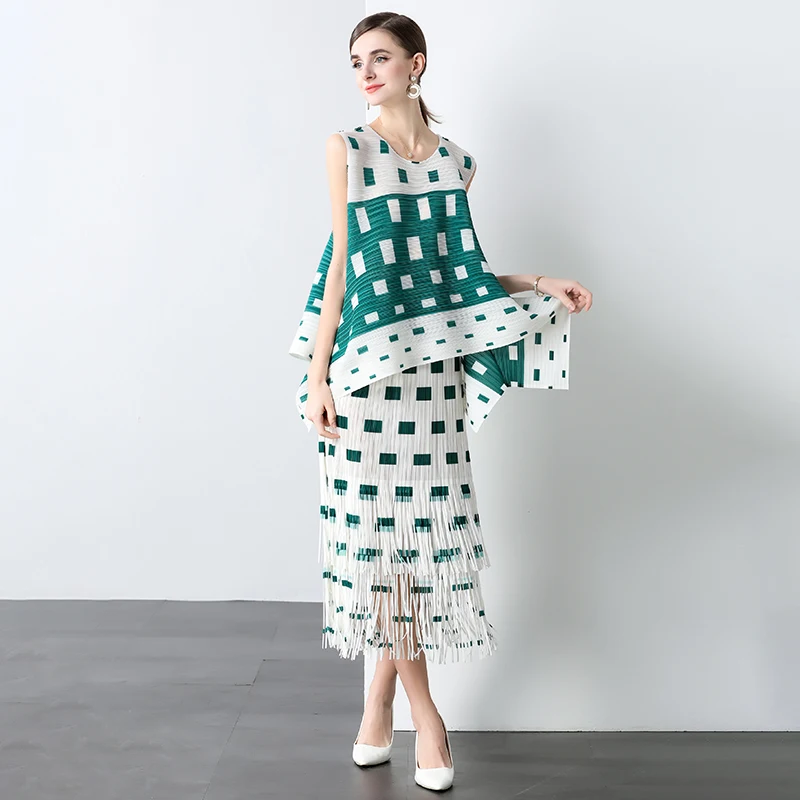 2025 Summer New Pleated Print Set with Loose Sleeveless T Shirt and Double Layer Fringe Skirt