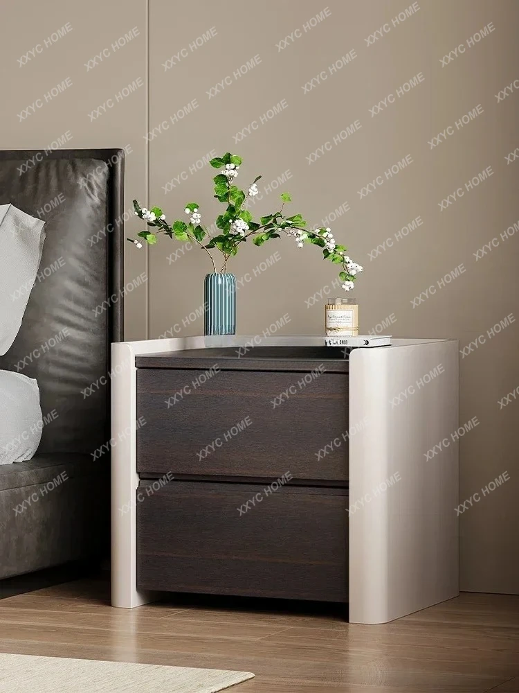 Italienischer minimalistischer Nachttisch für den Haushalt