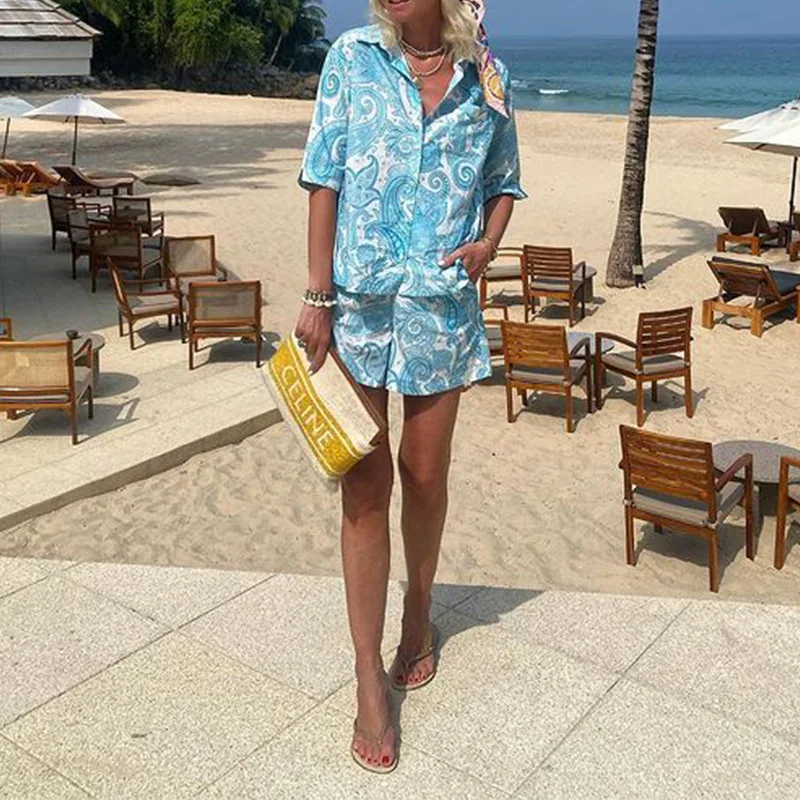 

Summer Fashionable Women's Suit Graffiti Printed Single-breasted Short-sleeved Shirt Top Pocket Shorts Beach Suit Two-piece Set