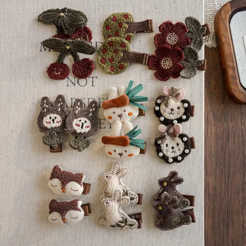 

Корейские заколки для волос ручной работы из ткани, новинка осени 2025: заколка-кролик, заколка-цветок, заколка-вишенка. Милые заколки BB для детей, для прядей и челки.