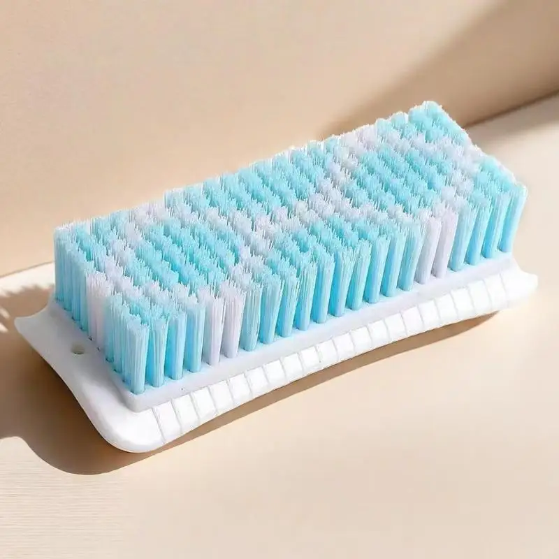 Vorderansicht einer Wäschebürste, die Kleidung und Oberflächen reinigt