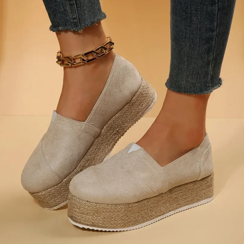 Slip-On Round Toe Shoes para mulheres, versáteis, sola grossa, salto médio, monocromático, elegante, à venda