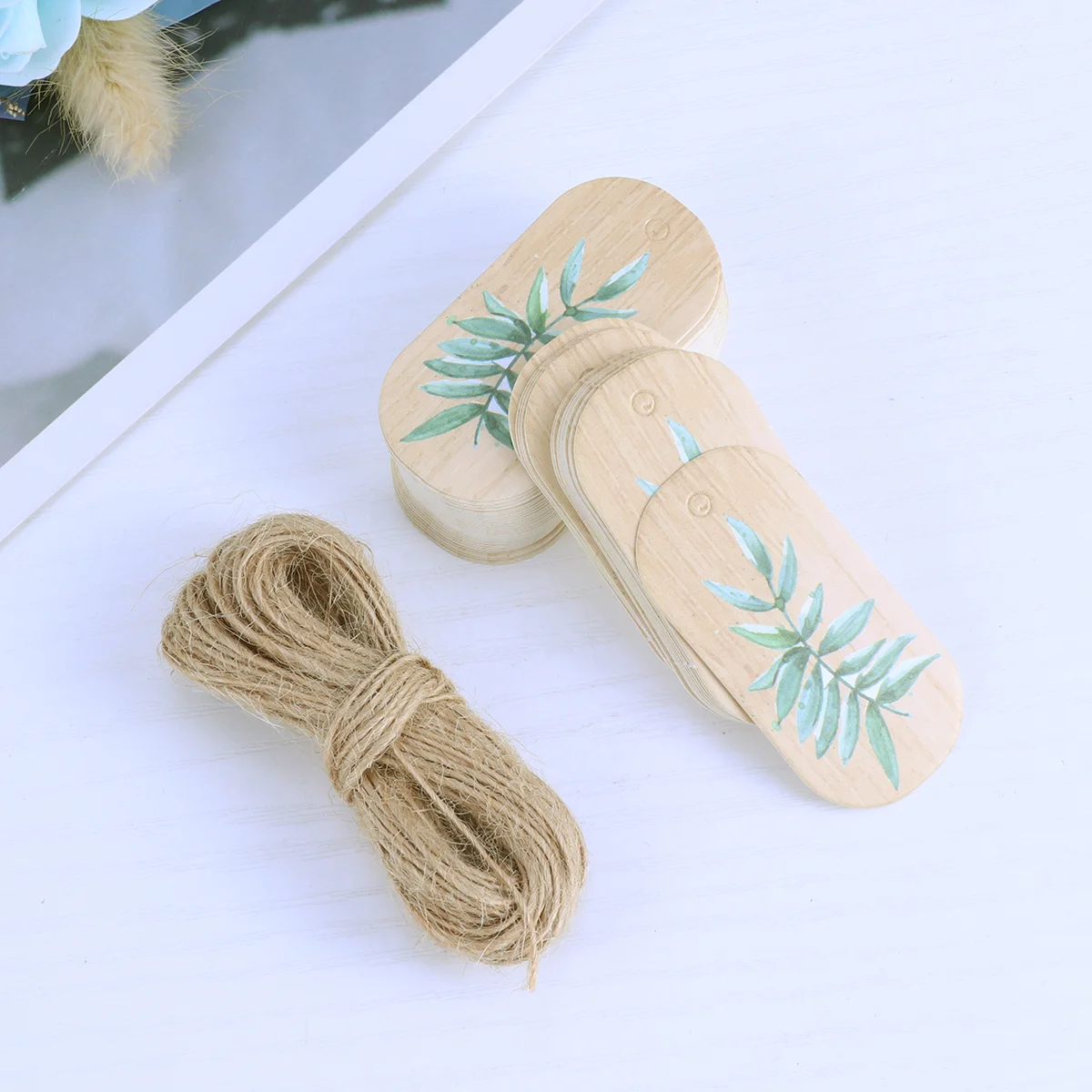 

50pcs Hawaii Gift Hanging Tag Creative Green Leaves Pattern Present Gift Labels Party Supplies for Hawaii Luau Tropical Party Bi