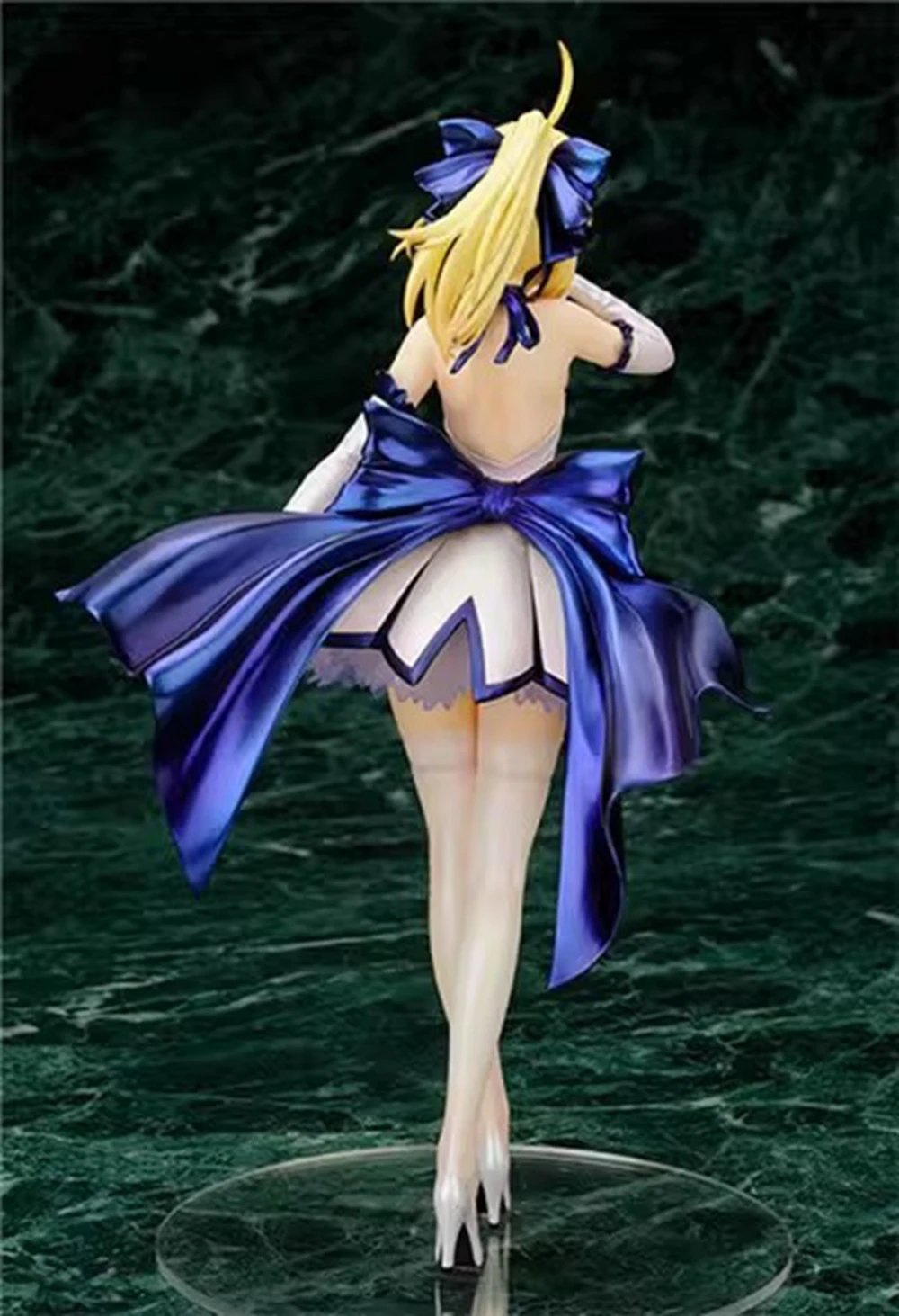24CM Anime Fate/Stay Night Unlimited Blade Works Altria Pendragon Saber Figure Type Wedding Dress Ver  1/7 Model Toy Doll Figure
