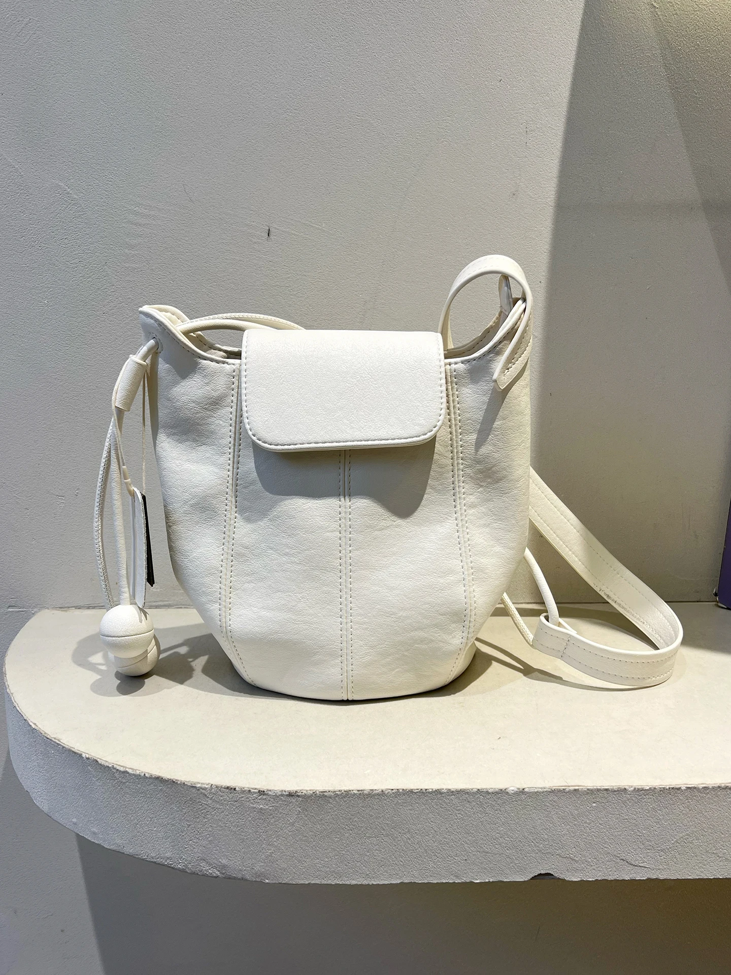 fashionable-soft-leather-bucket-bag-pumpkin-shaped-single-shoulder-commuter-crossbody-bag-women's-stylish-tote-handbag