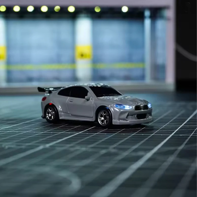 Novo quente 1/64 rc carro de controle remoto desktop brinquedo dublê controle remoto deriva carro rc mini corrida 2.4g simulação brinquedo modelo gif