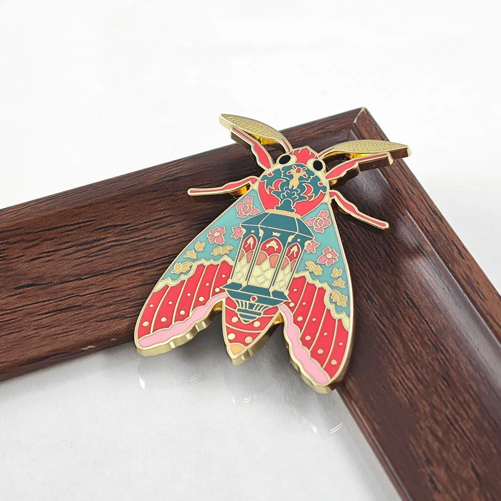 Gotische Motten-Emaille-Anstecknadel, Vintage-Laternenfliegen-Brosche, Hexerei-Magie-Insekten-Abzeichen, Retro-Cottagecore-Reversnadeln, Schmuck-Fangeschenk – Detail 6