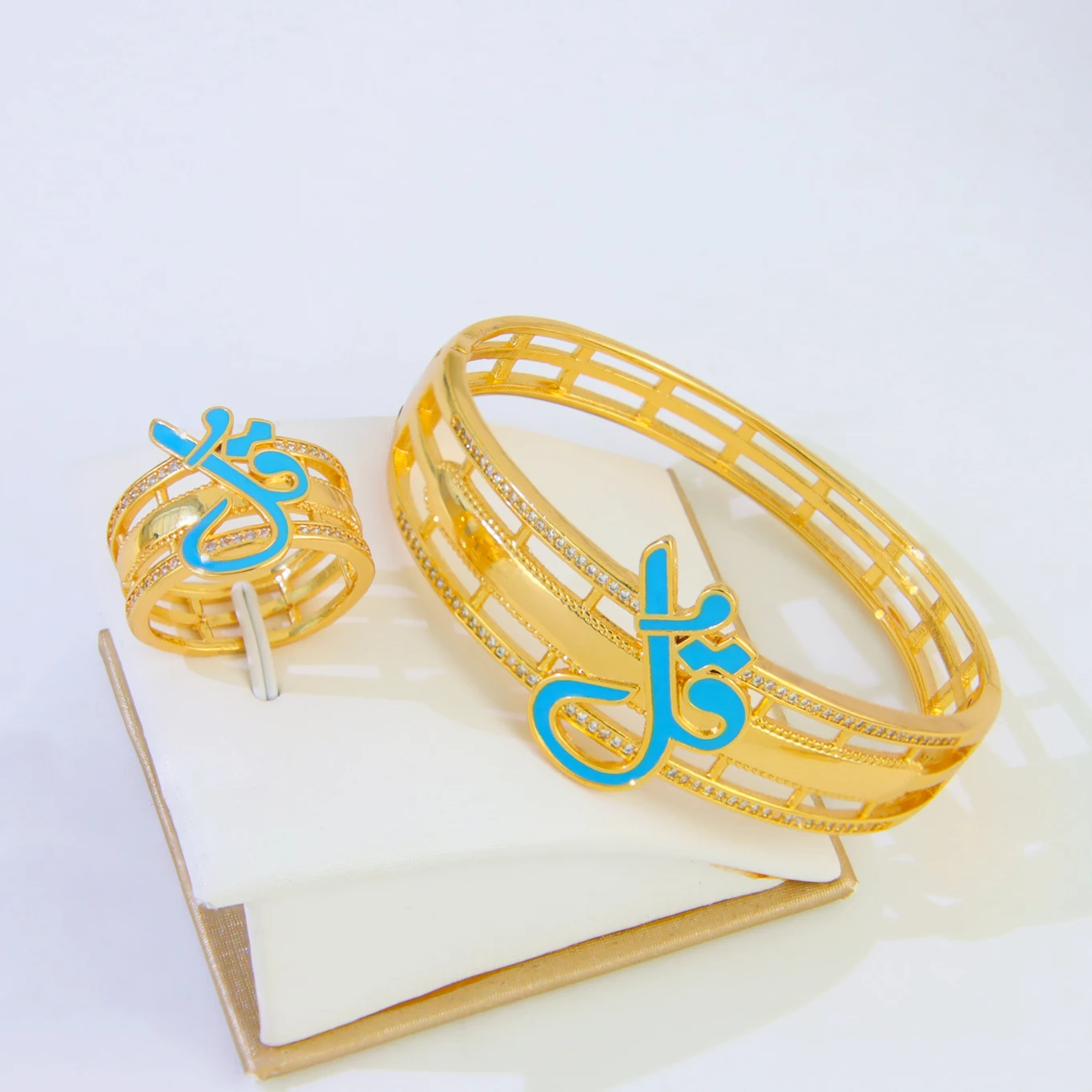 Traditionelles arabisches exotisches Öffnungsarmreif-Set, 21 Karat vergoldet, Naher Osten, klassisches Armband, Ring, Algerien, Damen-Hochzeitsschmuck – Detail 7