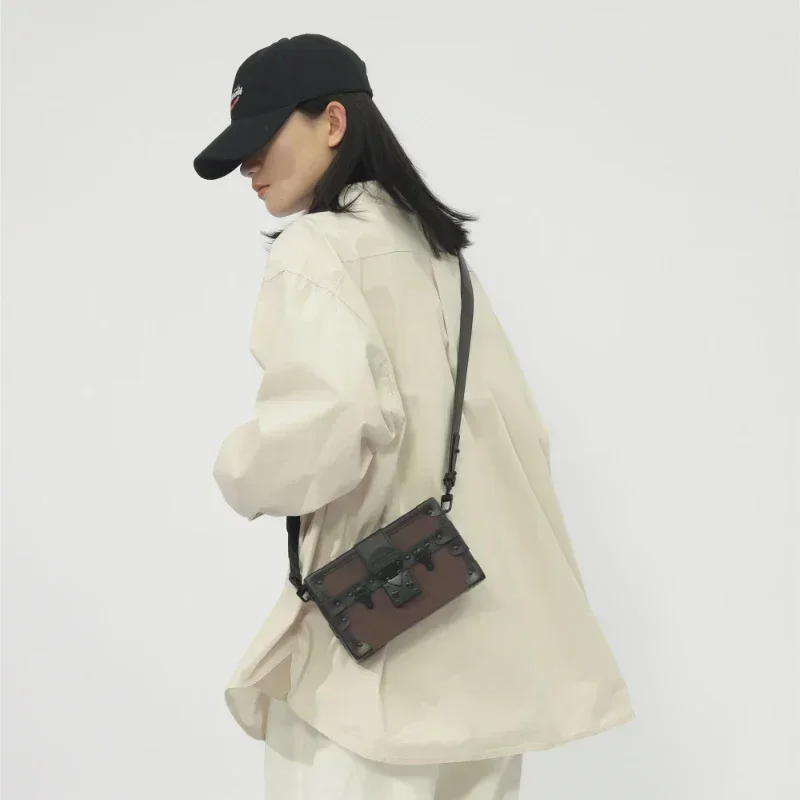 New Trendy Unisex Elegant Crossbody Bag Niche Design Box Fashionable Small Square Bag 2026 Hot Selling Classics Messenger Bags