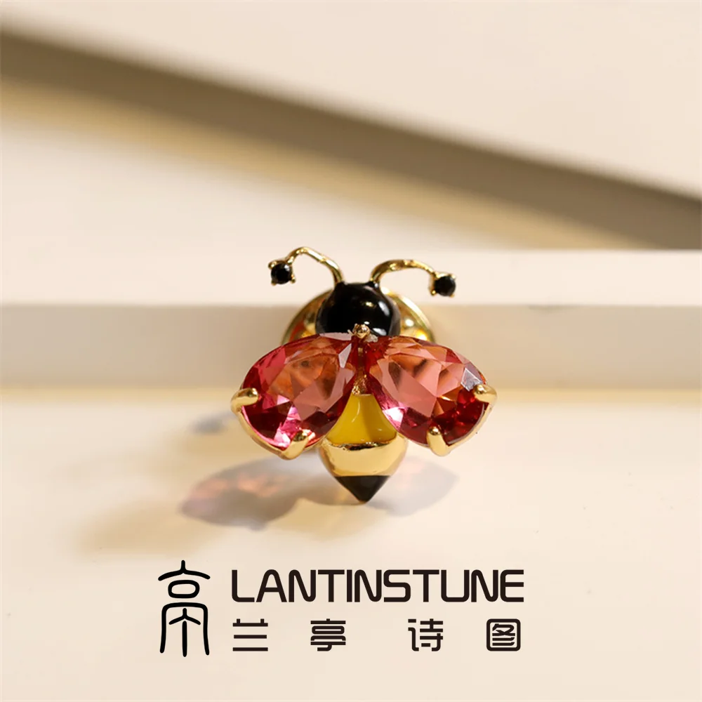 Exquisite Wine Red Crystal Little Bee Mini Brooch For Women Cute Gold Color Insect Accessories For Suits Young Girl Jewelry N752