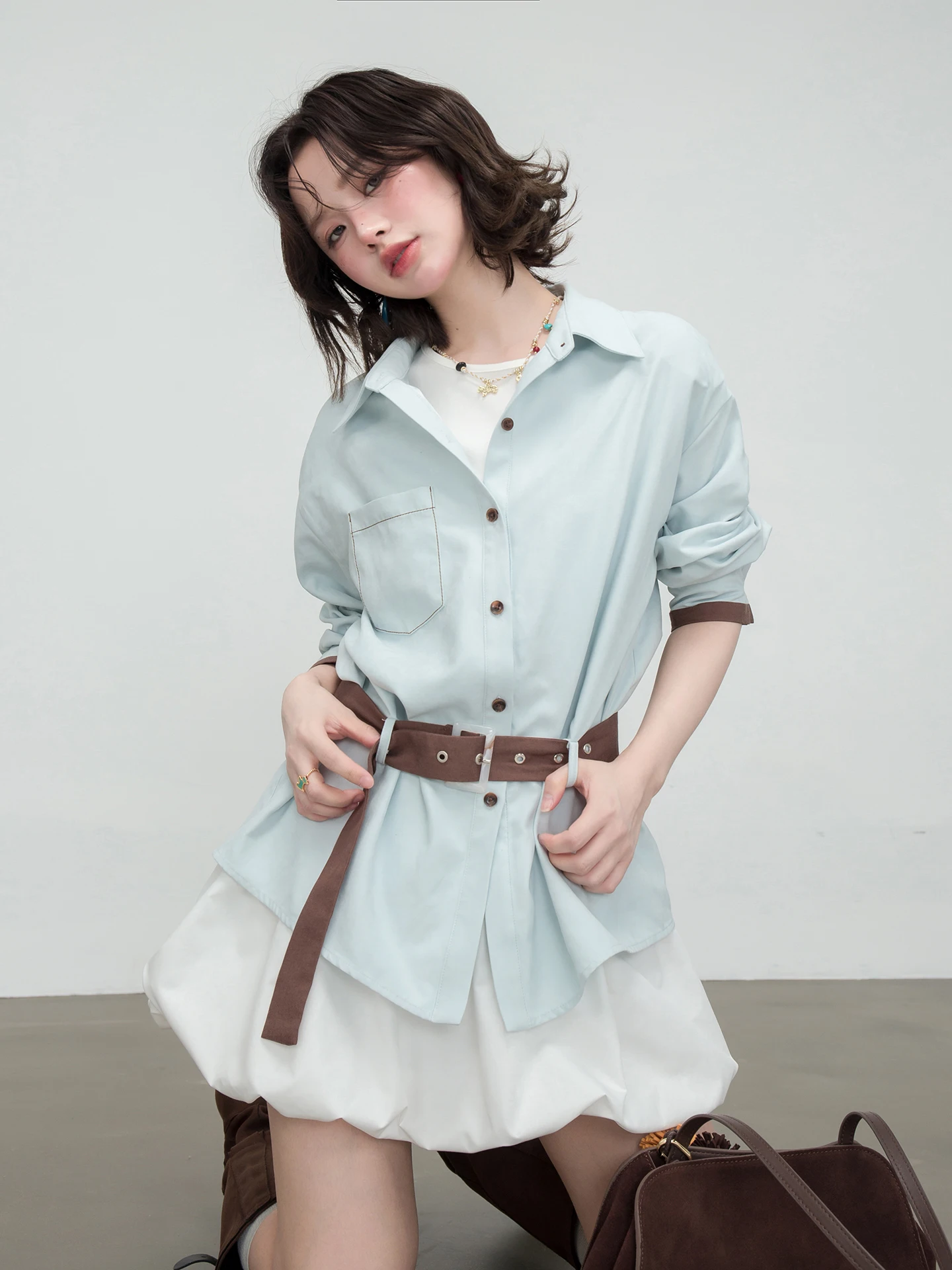 

Женская одежда ONEOFUUU: корейский стиль, цветной блок, пояс, атмосферный весенний образ, стиль Island Love, маленький размер