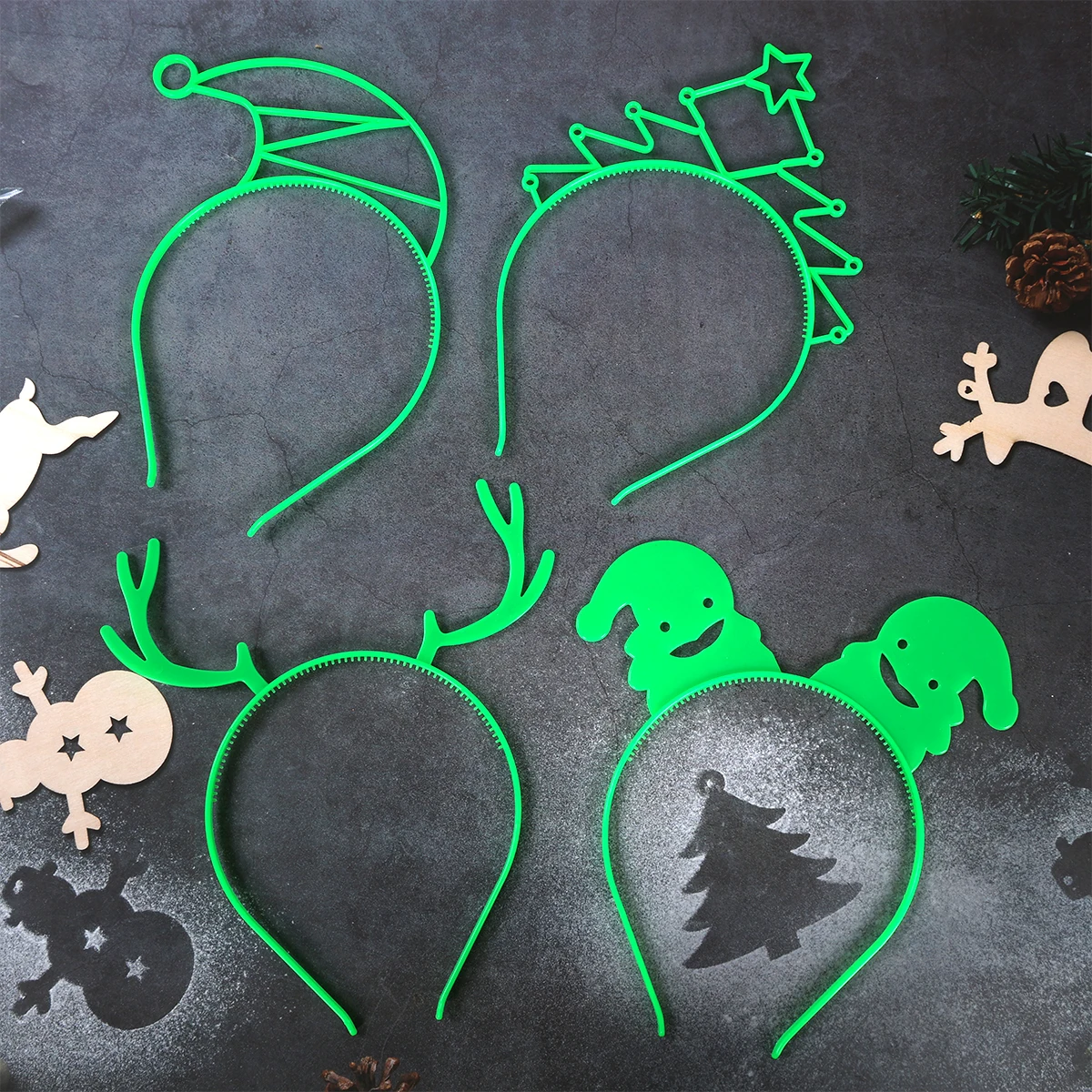 

4pcs Christmas Fluorescent Headbands Glow in The Dark Hair Hoops Christmas New Year Party Decor Hair Accessories Christmas Decor