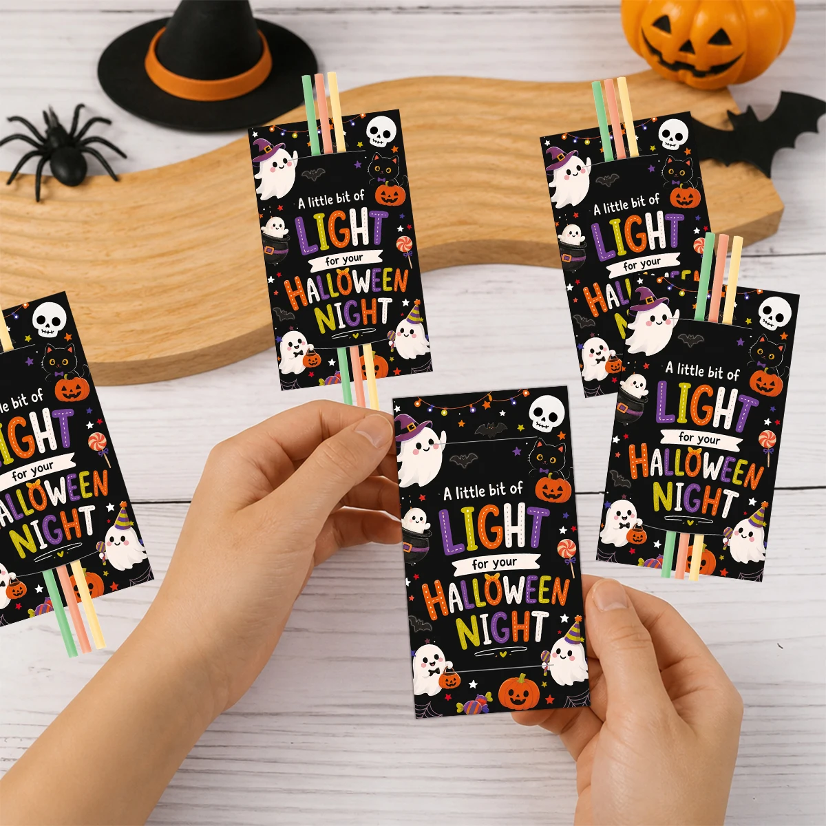 50 Stück Halloween-Leuchtstabhalter-Karten, Party-Geschenkanhänger, Zubehör für Bastelaktivitäten, Geschenkverpackungszubehör – Detail 1