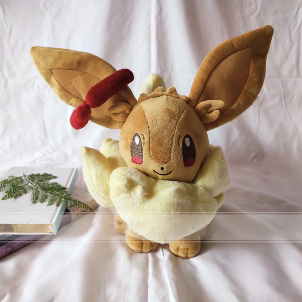 35CM Dynamax Eevee pluszowe zabawki miecz i tarcza Pokemon Pikachu Eevee wypchana lalka Kawaii wystrój pokoju wykwintny świąteczny prezent dla dzieci