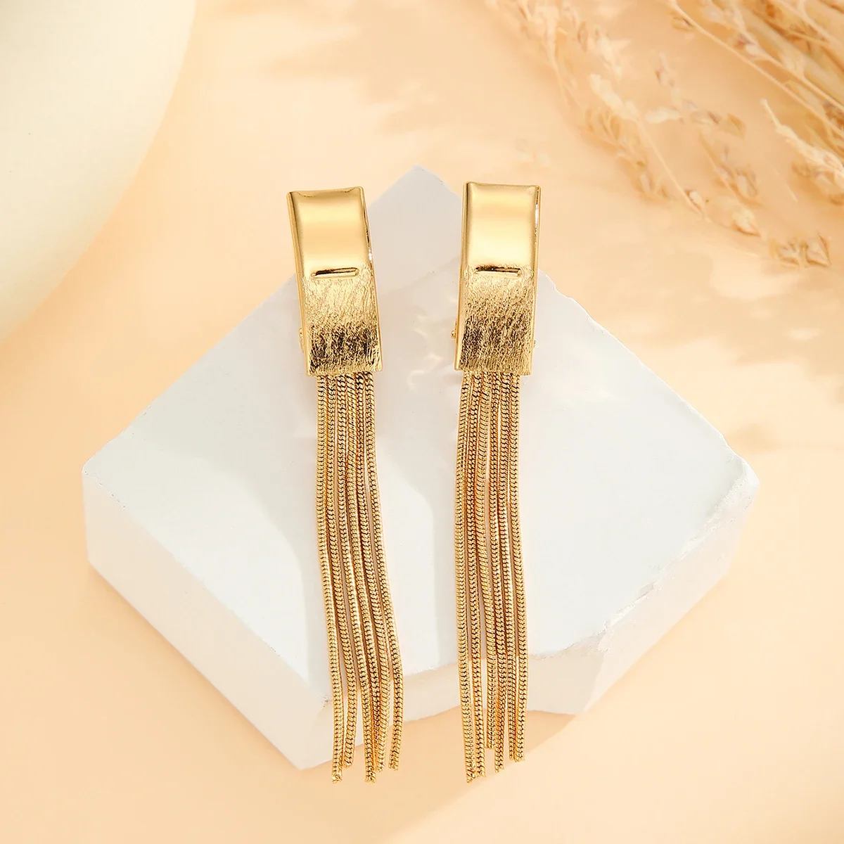 

2pcs Fashionable Modern Metal Thin Chain Earrings, Gold Bead Tassel Earrings, Suitable For Women's Daily Party Wear