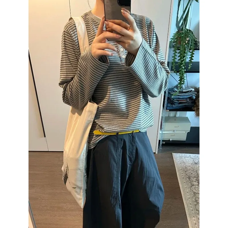 Round Neck Long-sleeved Striped Henley Shirt Korean Style Long-sleeved T-shirt Women's Button Spliced   pullover Winter Top