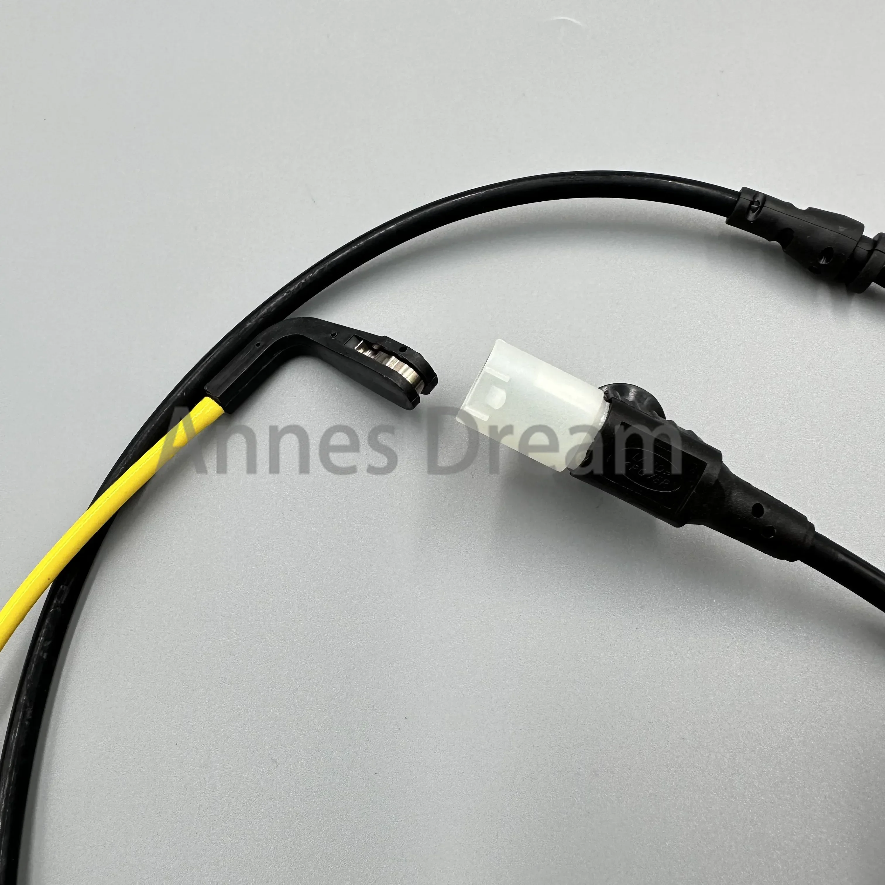 Car Front Brake Pad wear Sensor For Land Rover Range Rover Velar LR090683 T4A3467 T4A12867 T4A13370